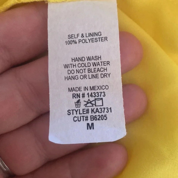 🆕Charlotte Russe Yellow Back Tie Top M🆕 - Picture 7 of 11